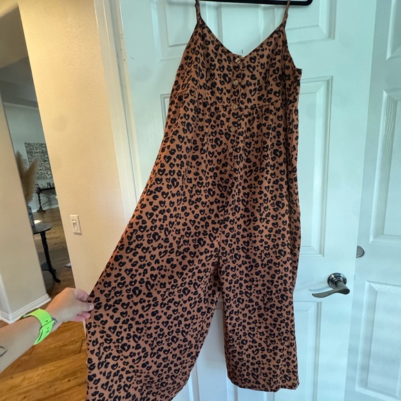 Leopard Print Romper - Picture 2 of 4